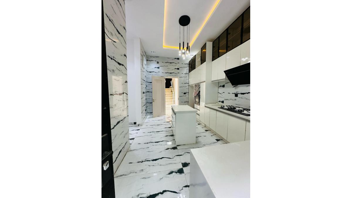 2 bed flat to let, Crown Lodge, Elystan Street - African Land