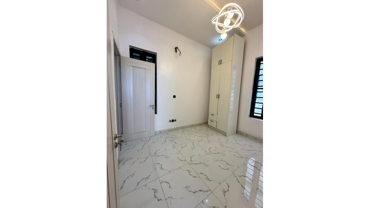 2 bed flat to let, Crown Lodge, Elystan Street - African Land