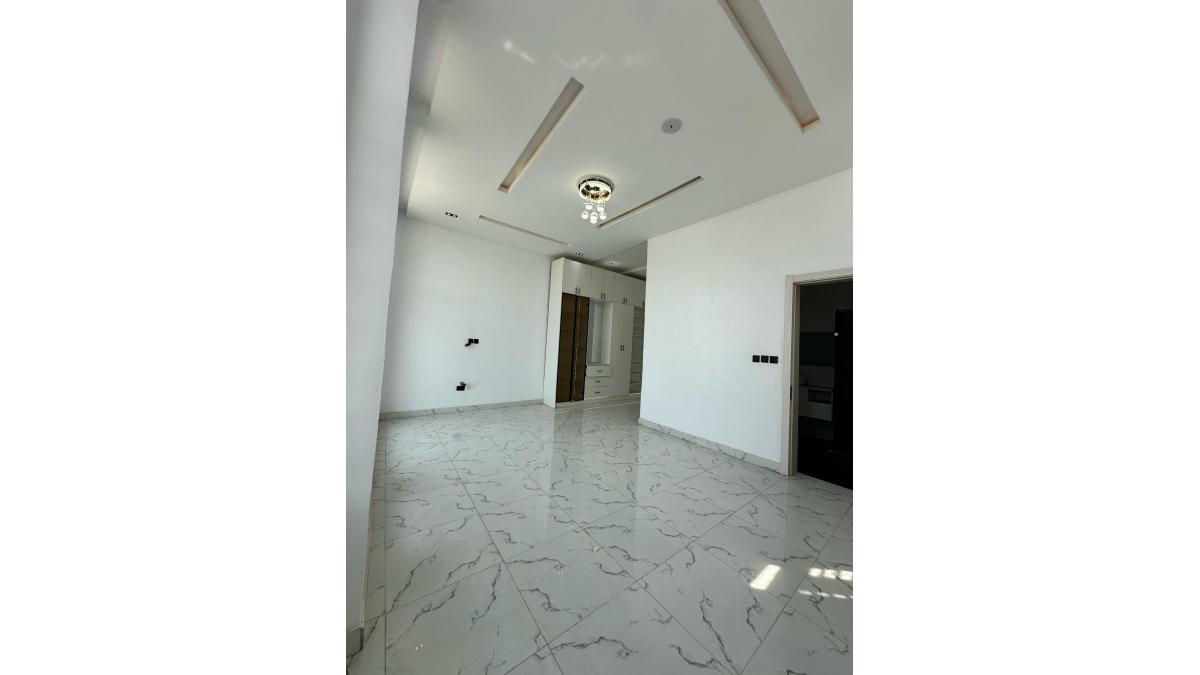2 bed flat to let, Crown Lodge, Elystan Street - African Land