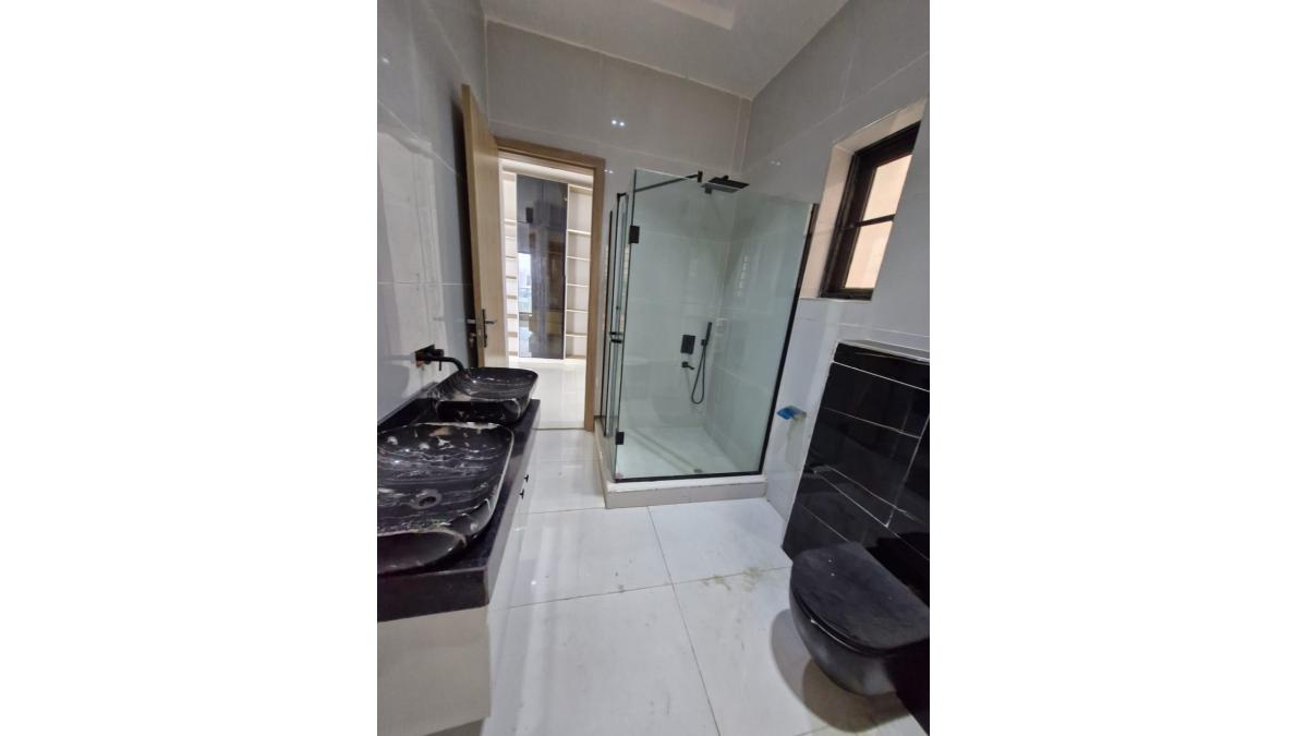 2 bed flat to let, Crown Lodge, Elystan Street - African Land
