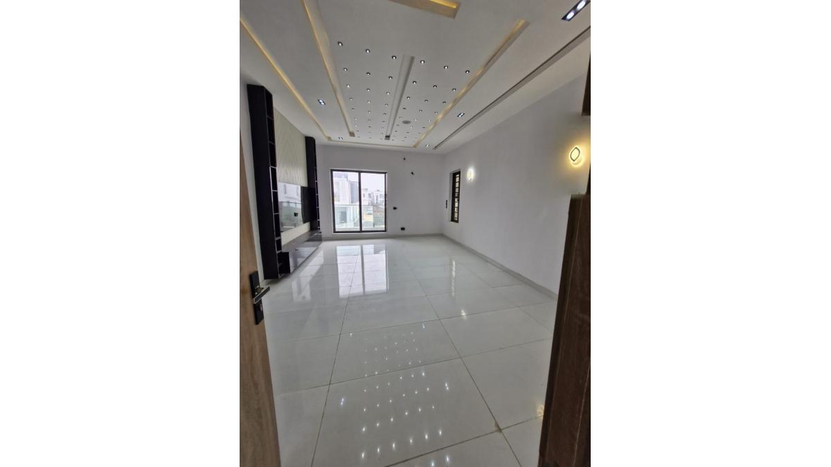 2 bed flat to let, Crown Lodge, Elystan Street - African Land
