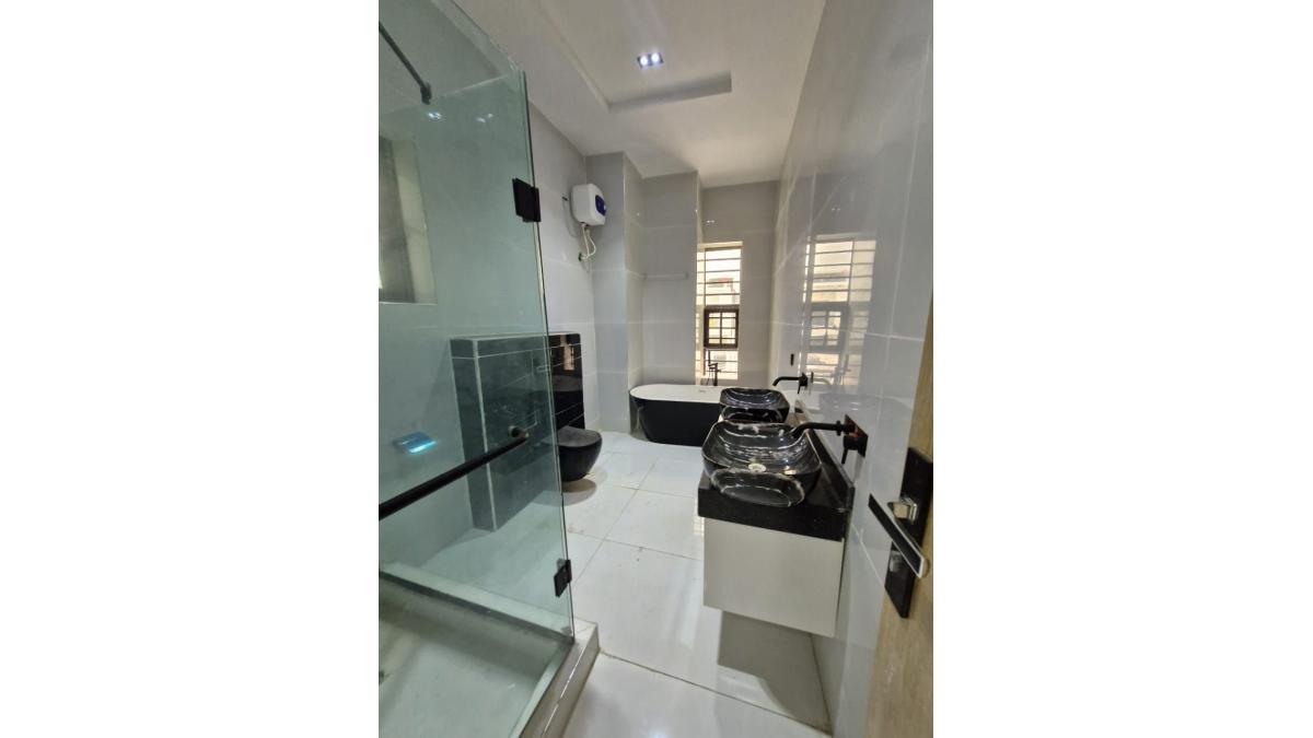 2 bed flat to let, Crown Lodge, Elystan Street - African Land