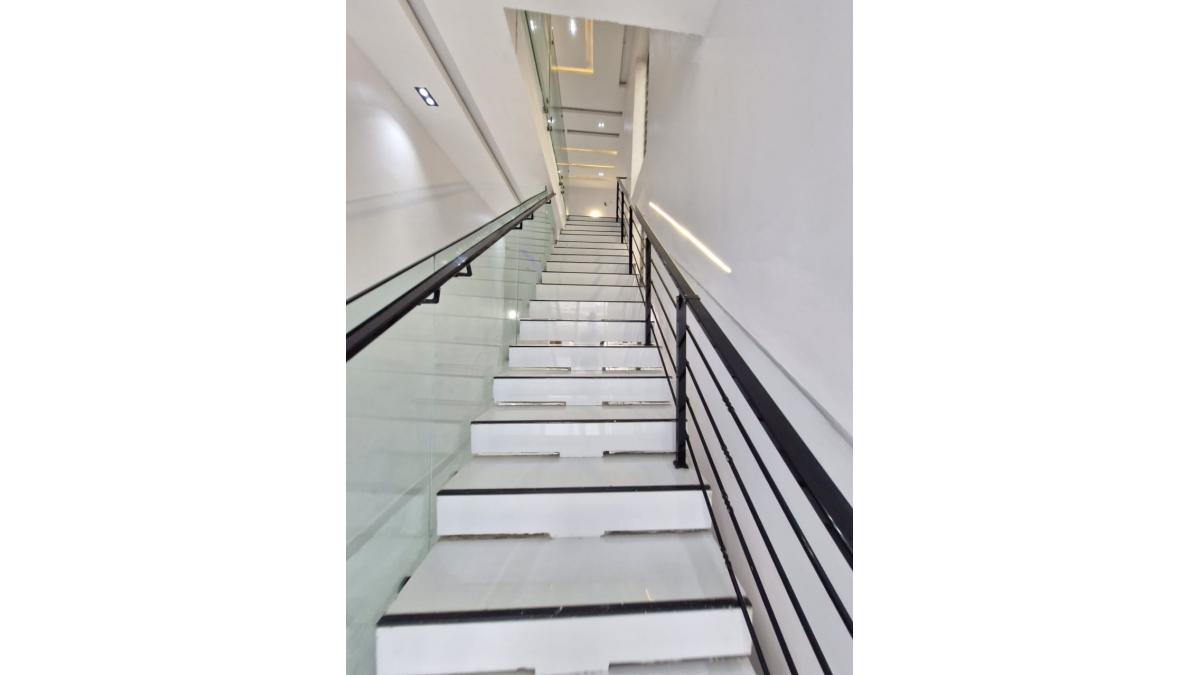 2 bed flat to let, Crown Lodge, Elystan Street - African Land