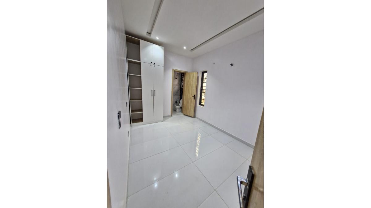 2 bed flat to let, Crown Lodge, Elystan Street - African Land
