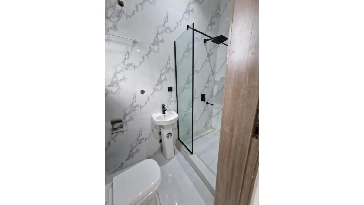 2 bed flat to let, Crown Lodge, Elystan Street - African Land