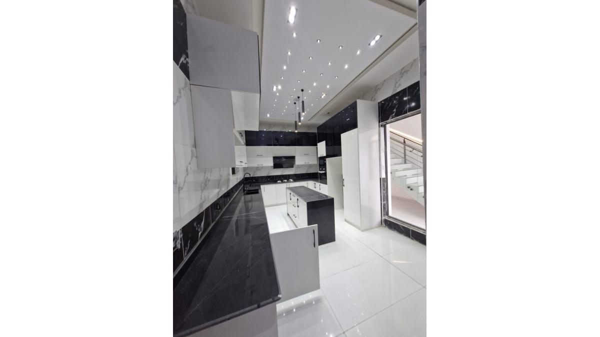 2 bed flat to let, Crown Lodge, Elystan Street - African Land