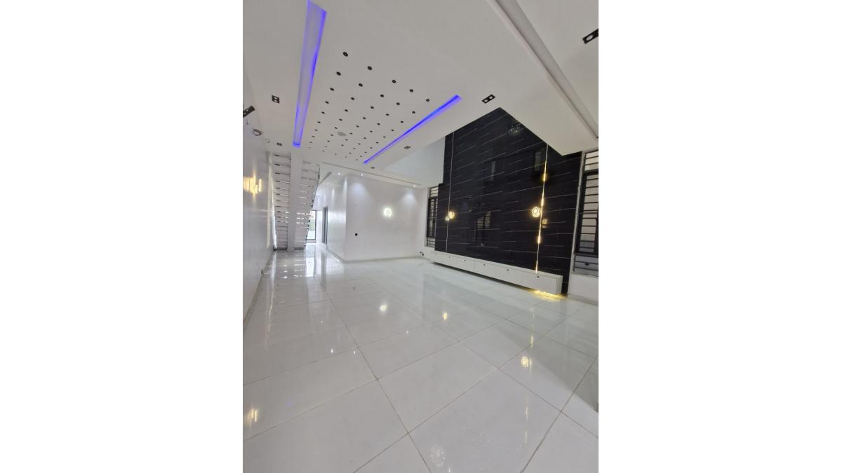 2 bed flat to let, Crown Lodge, Elystan Street - African Land