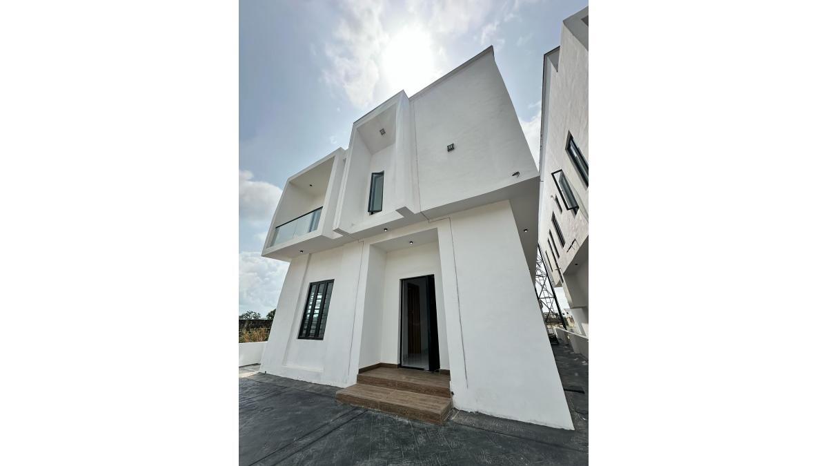 SPACIOUS 5 BEDROOM DETACHED DUPLEX