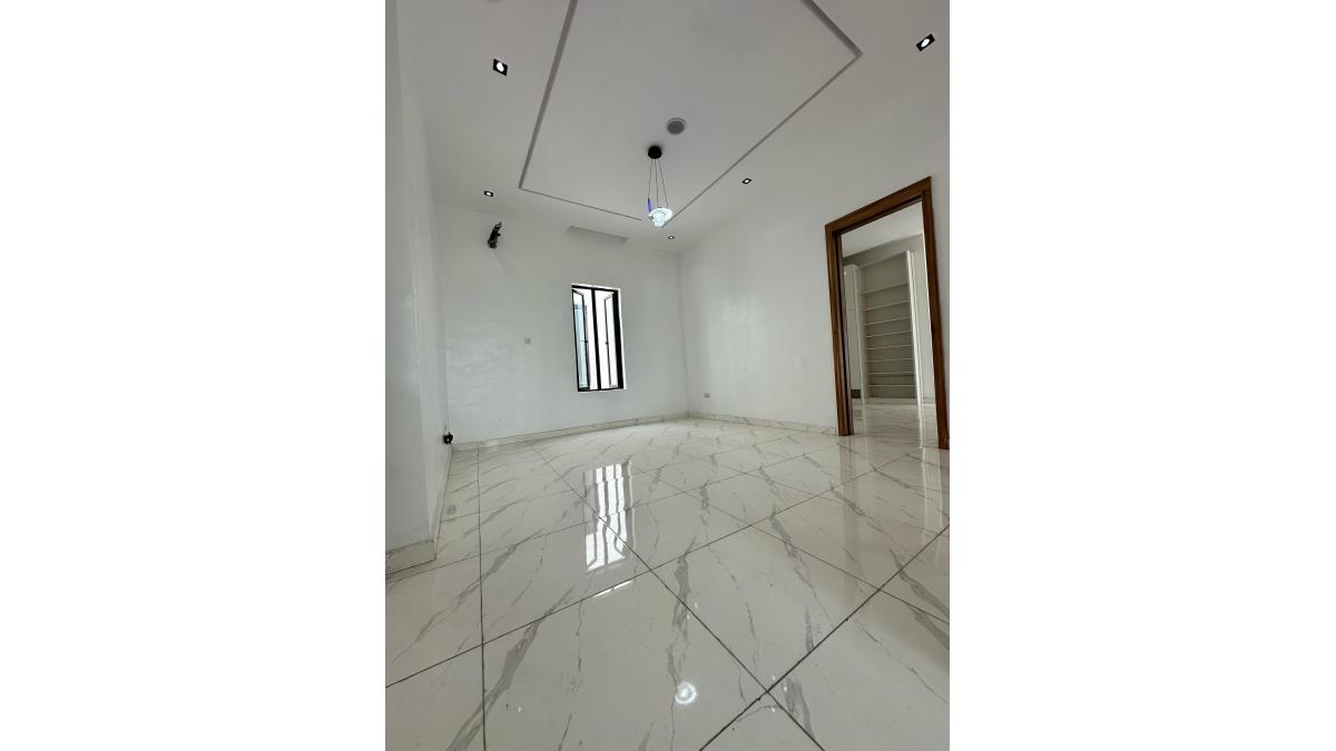 2 bed flat to let, Crown Lodge, Elystan Street - African Land