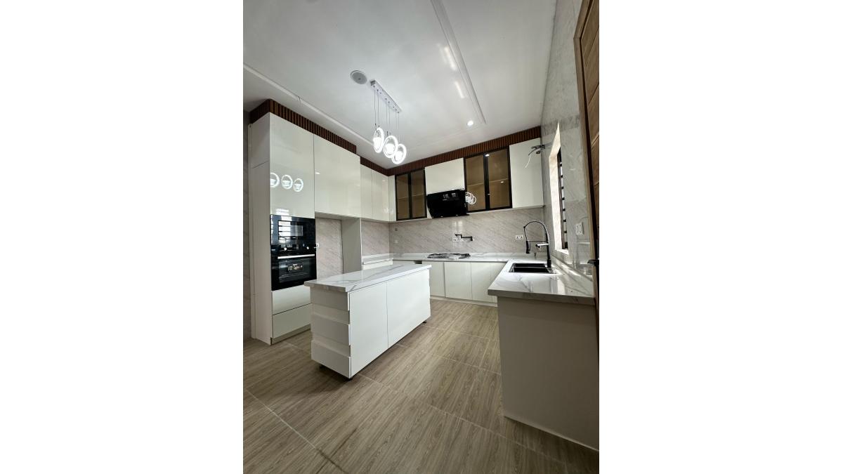 2 bed flat to let, Crown Lodge, Elystan Street - African Land