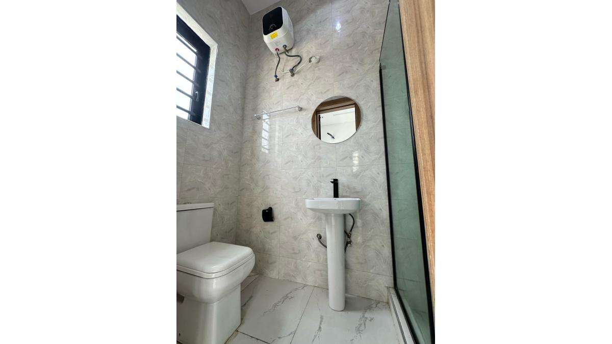 2 bed flat to let, Crown Lodge, Elystan Street - African Land