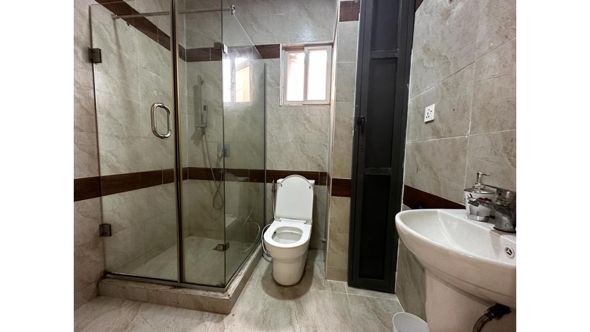 2 bed flat to let, Crown Lodge, Elystan Street - African Land