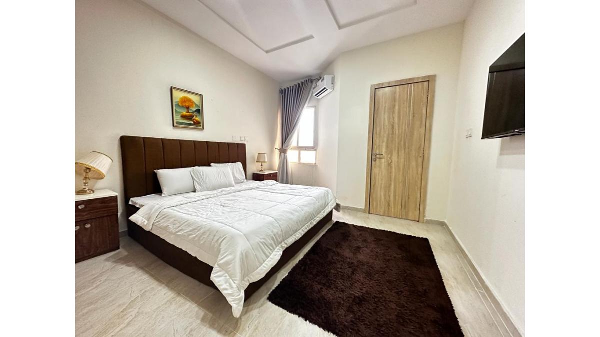 2 bed flat to let, Crown Lodge, Elystan Street - African Land
