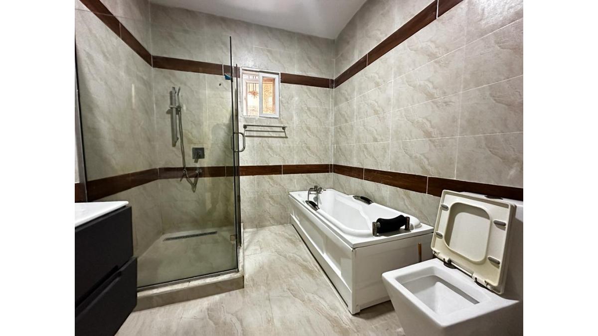2 bed flat to let, Crown Lodge, Elystan Street - African Land