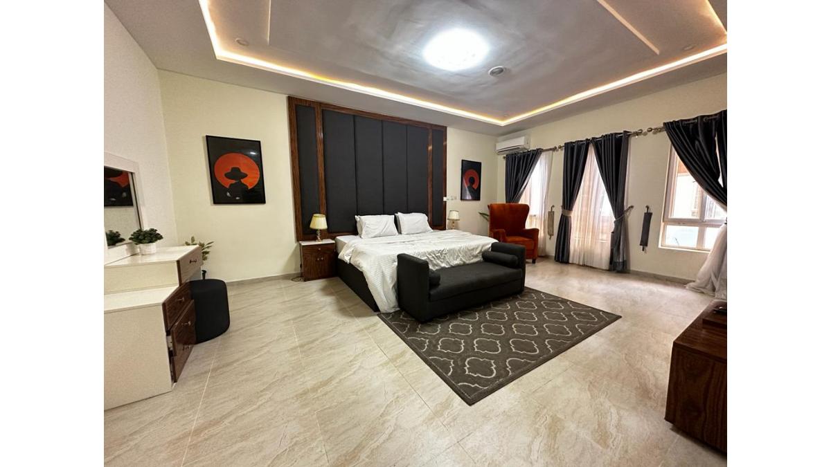 2 bed flat to let, Crown Lodge, Elystan Street - African Land