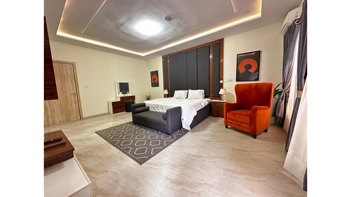 2 bed flat to let, Crown Lodge, Elystan Street - African Land