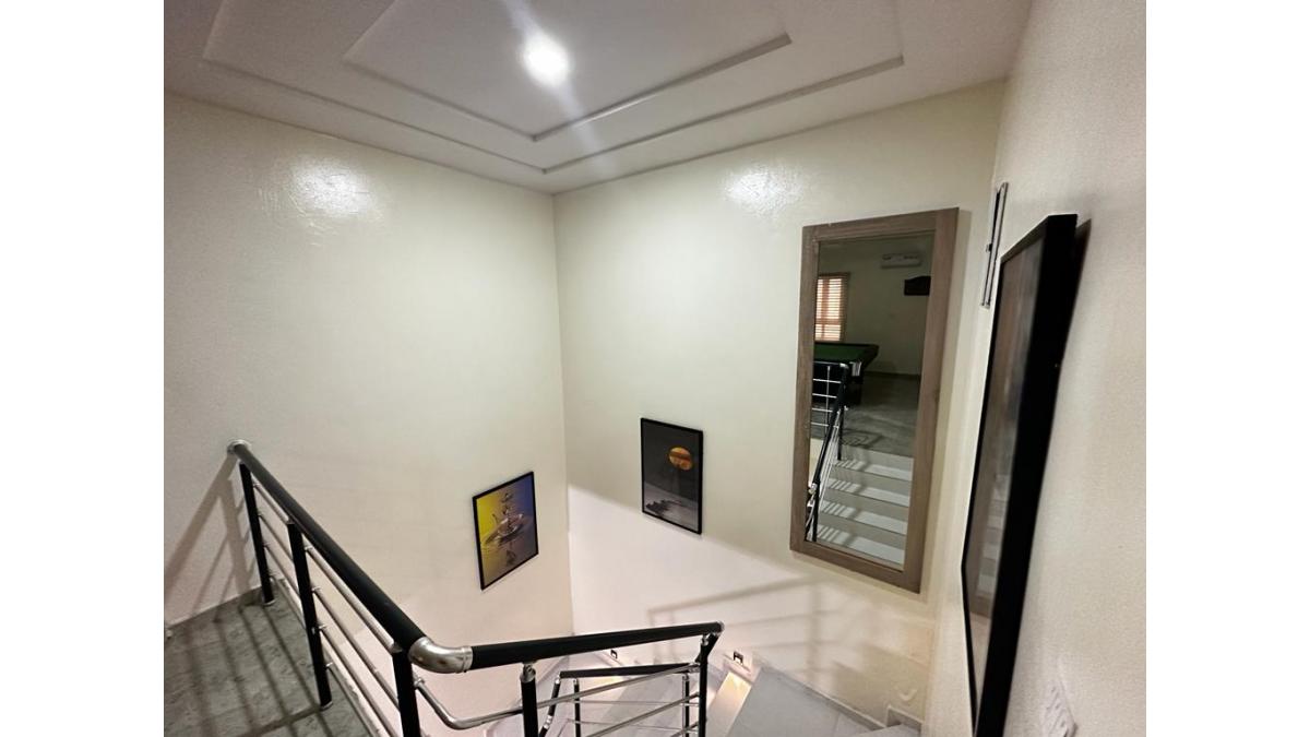 2 bed flat to let, Crown Lodge, Elystan Street - African Land