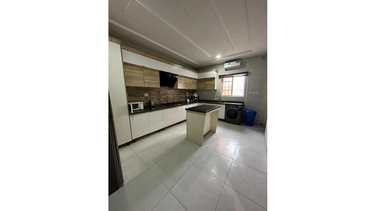 2 bed flat to let, Crown Lodge, Elystan Street - African Land