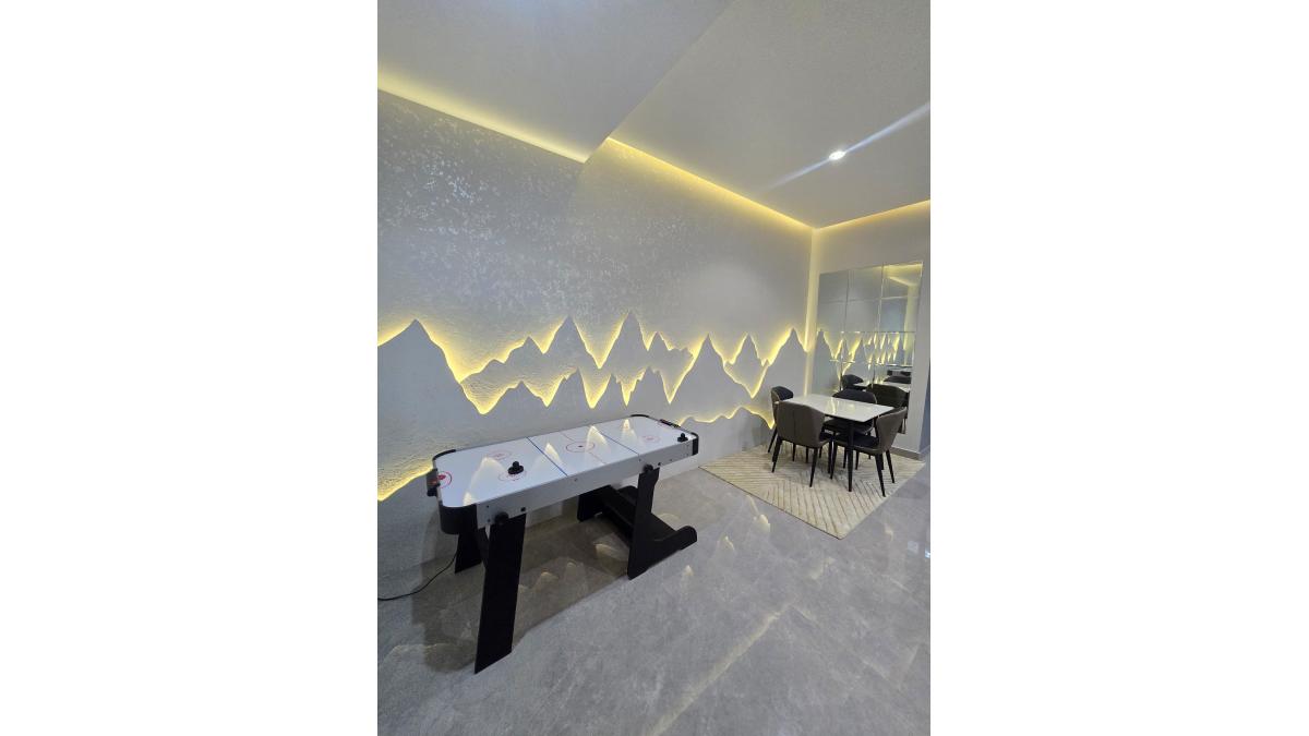2 bed flat to let, Crown Lodge, Elystan Street - African Land