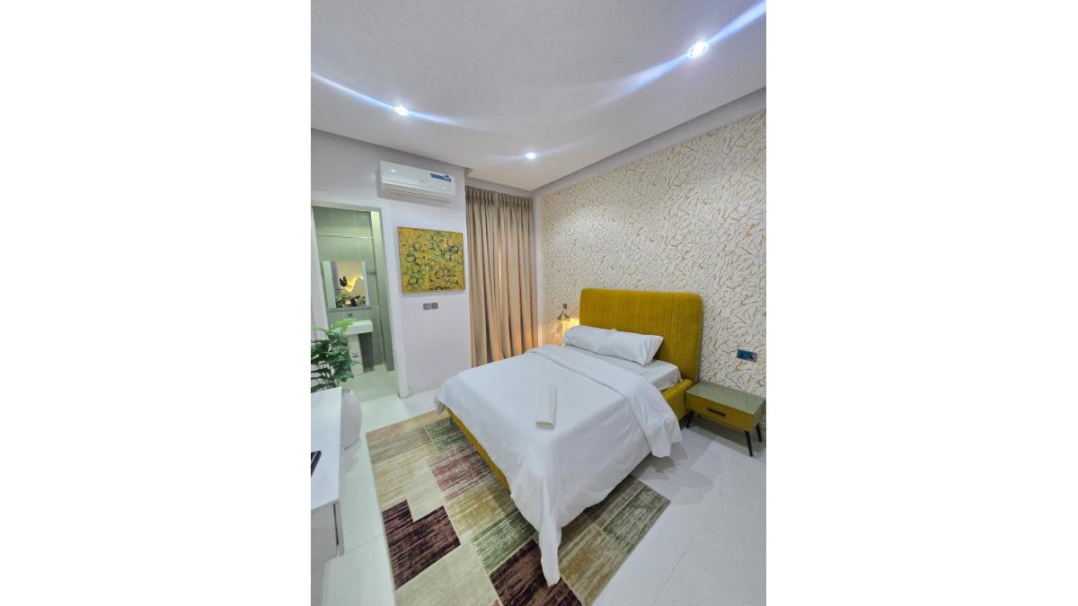 2 bed flat to let, Crown Lodge, Elystan Street - African Land