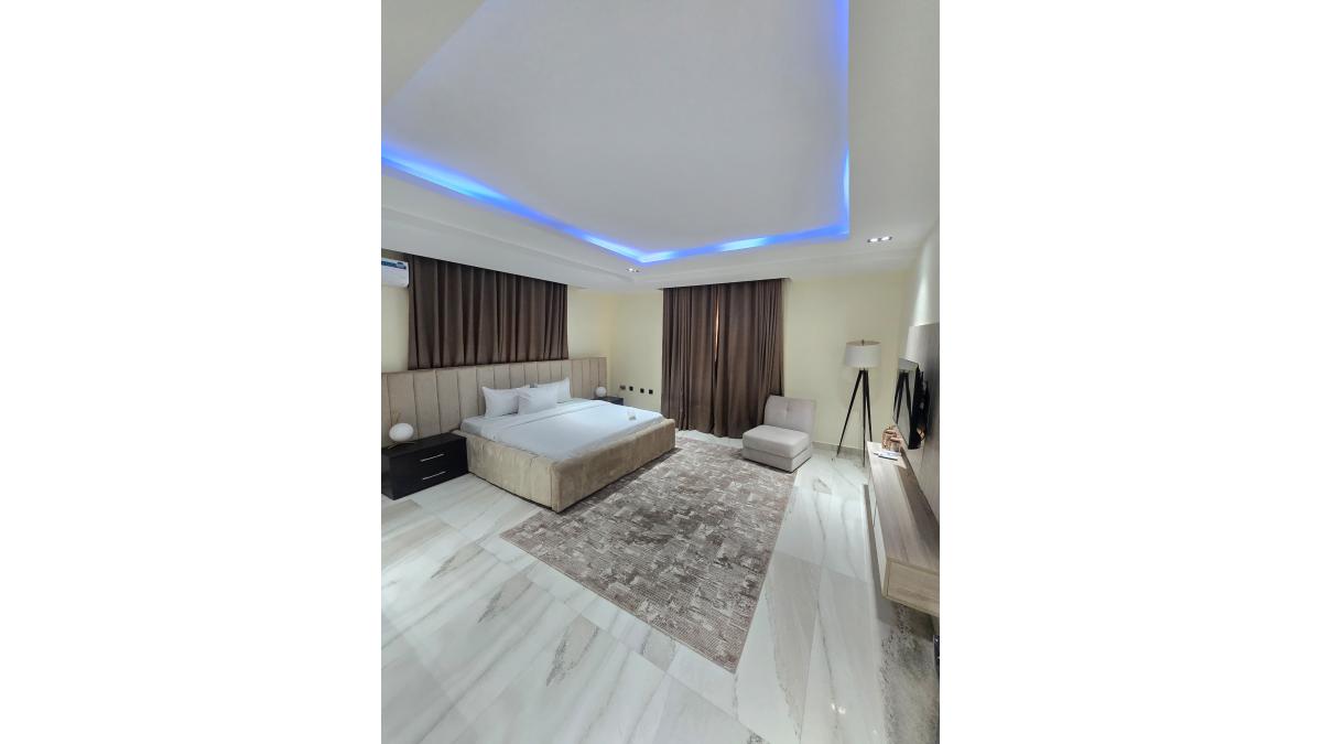 2 bed flat to let, Crown Lodge, Elystan Street - African Land