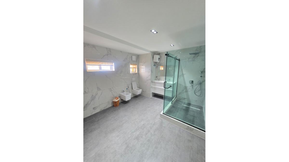 2 bed flat to let, Crown Lodge, Elystan Street - African Land