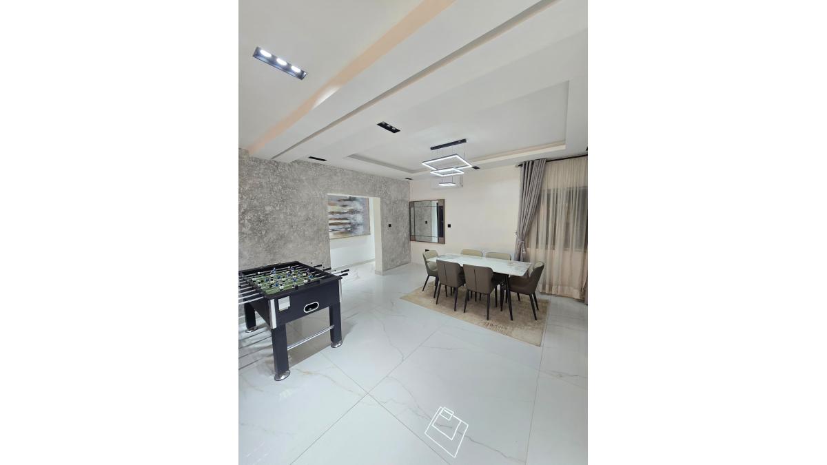 2 bed flat to let, Crown Lodge, Elystan Street - African Land