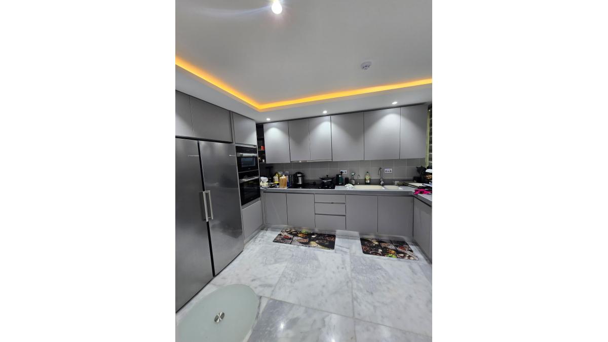2 bed flat to let, Crown Lodge, Elystan Street - African Land