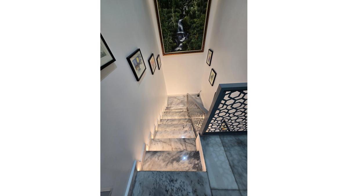 2 bed flat to let, Crown Lodge, Elystan Street - African Land