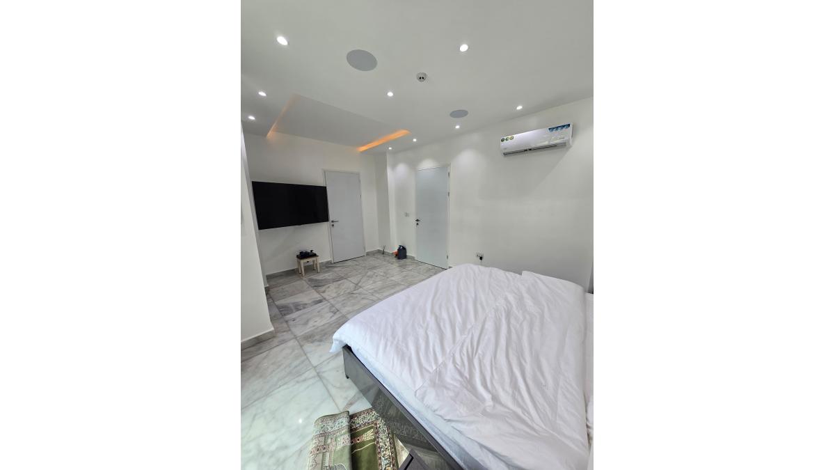 2 bed flat to let, Crown Lodge, Elystan Street - African Land