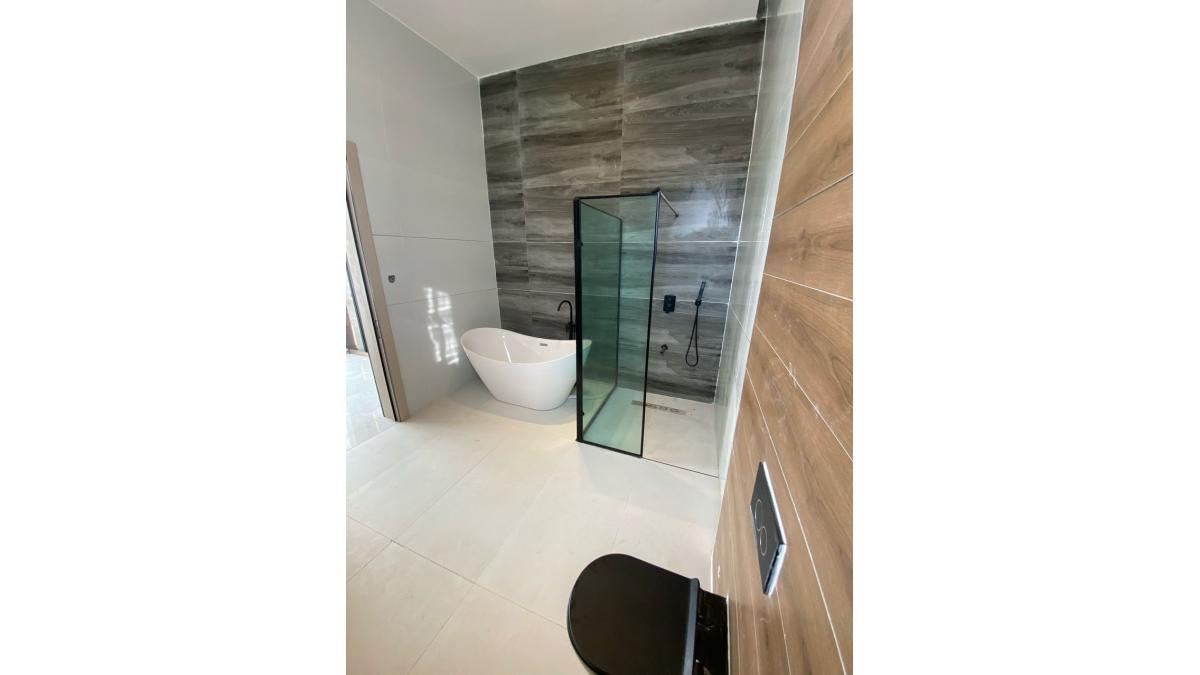 2 bed flat to let, Crown Lodge, Elystan Street - African Land