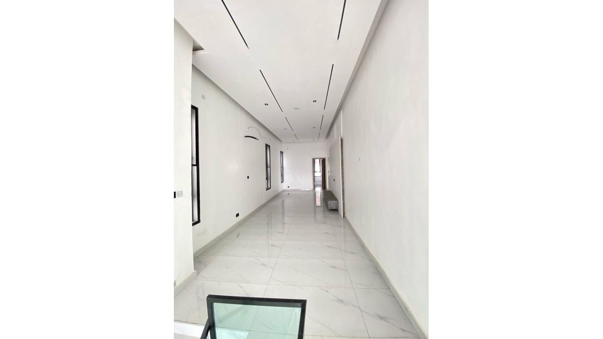 2 bed flat to let, Crown Lodge, Elystan Street - African Land