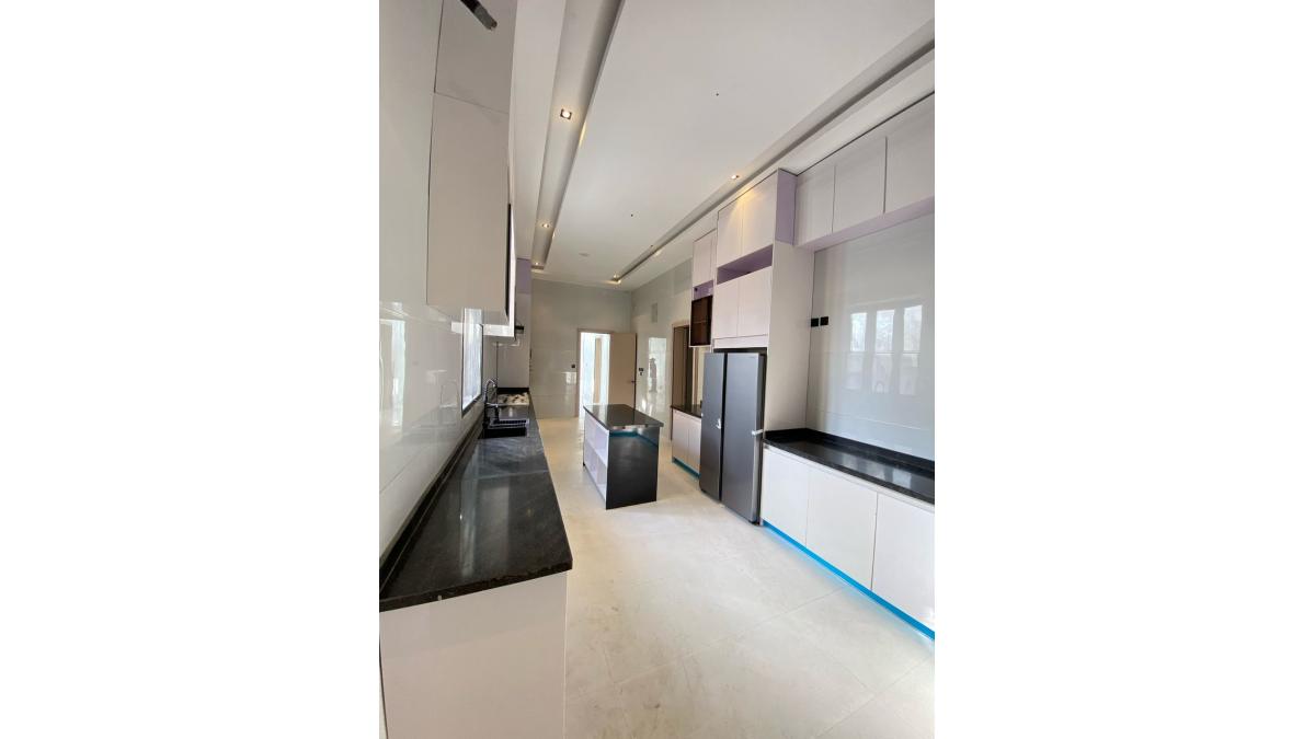 2 bed flat to let, Crown Lodge, Elystan Street - African Land