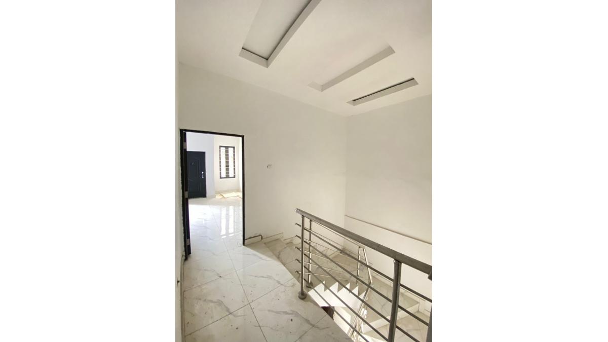 2 bed flat to let, Crown Lodge, Elystan Street - African Land