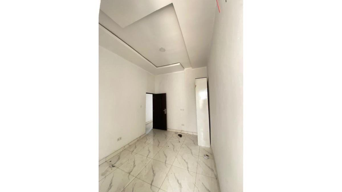 2 bed flat to let, Crown Lodge, Elystan Street - African Land