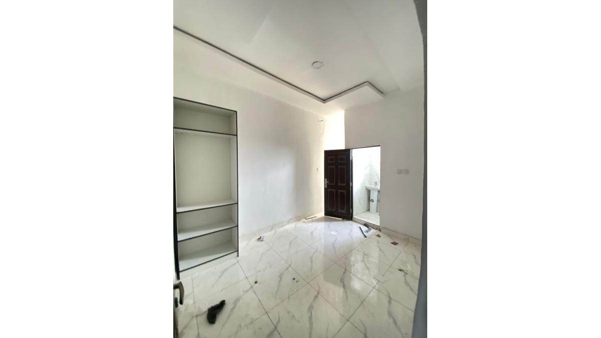 2 bed flat to let, Crown Lodge, Elystan Street - African Land