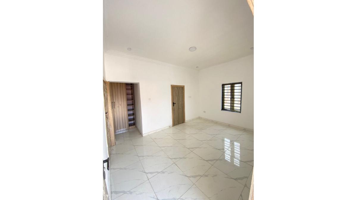 2 bed flat to let, Crown Lodge, Elystan Street - African Land
