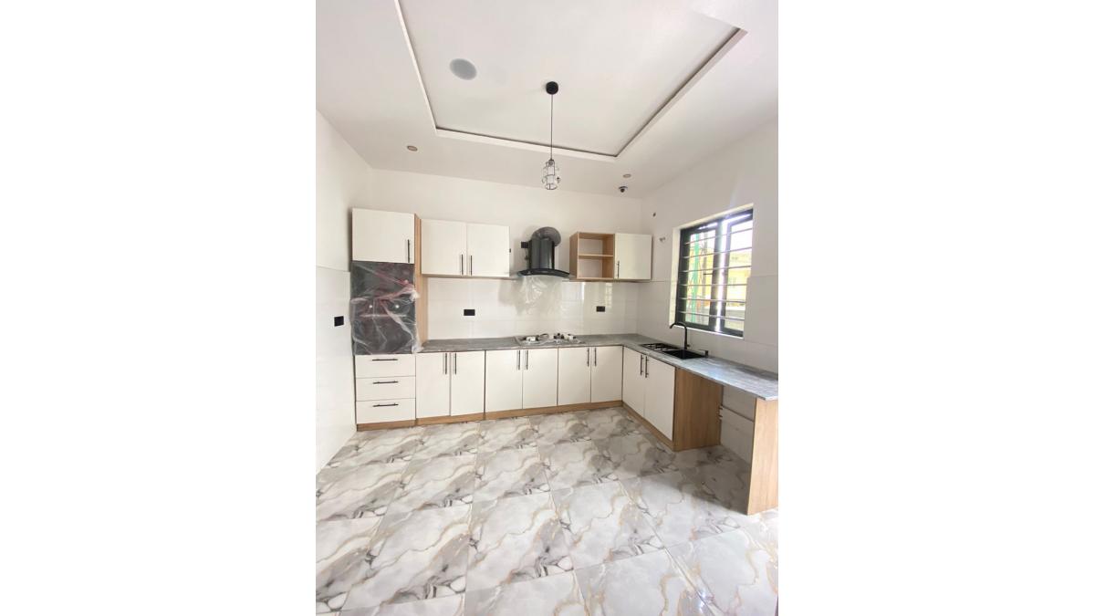 2 bed flat to let, Crown Lodge, Elystan Street - African Land