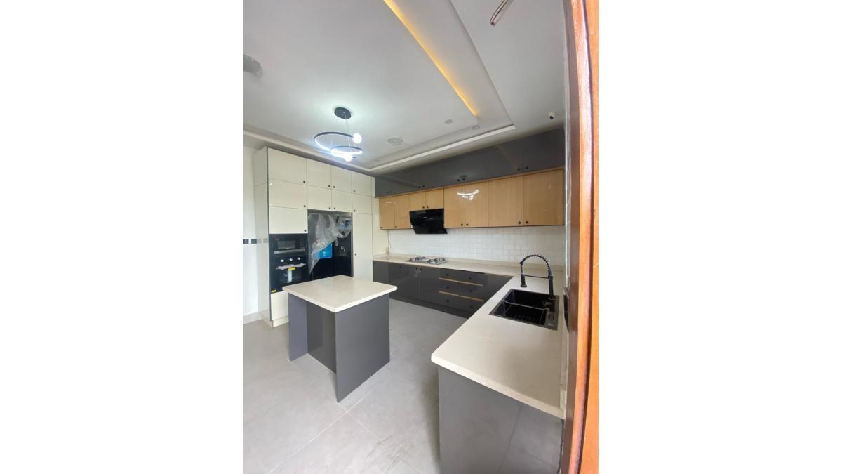 2 bed flat to let, Crown Lodge, Elystan Street - African Land