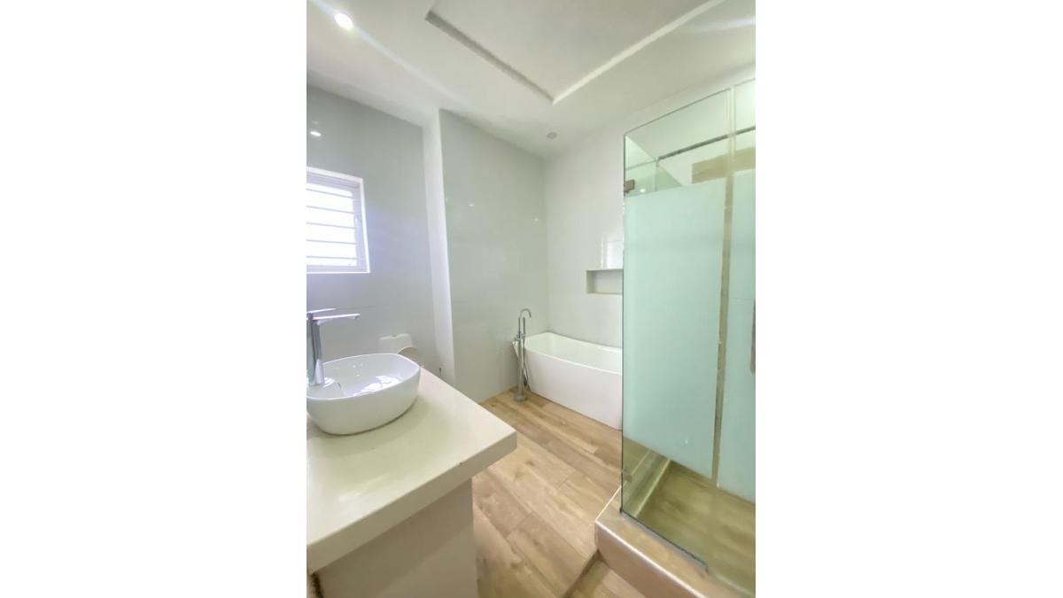2 bed flat to let, Crown Lodge, Elystan Street - African Land