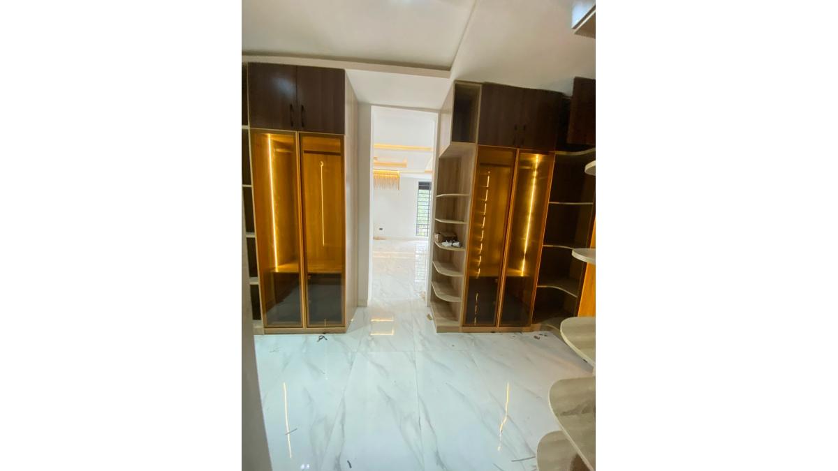 2 bed flat to let, Crown Lodge, Elystan Street - African Land