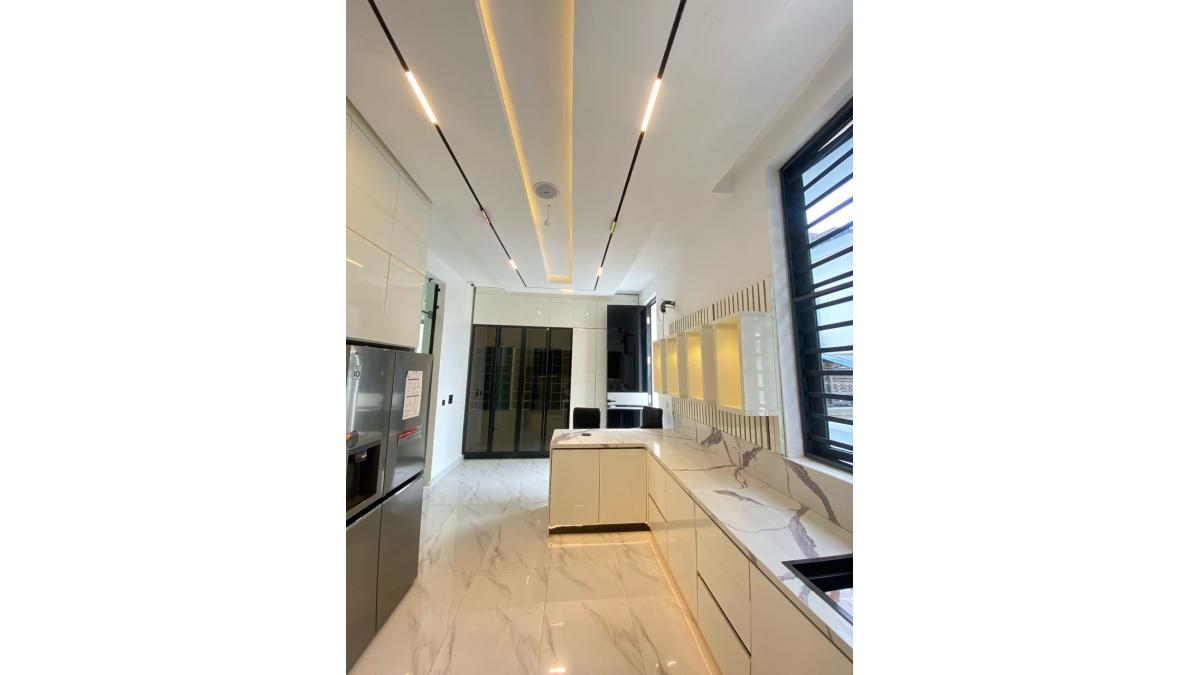 2 bed flat to let, Crown Lodge, Elystan Street - African Land