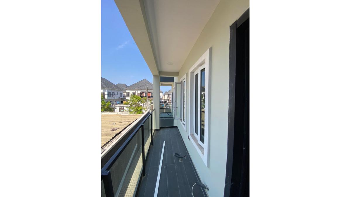 2 bed flat to let, Crown Lodge, Elystan Street - African Land