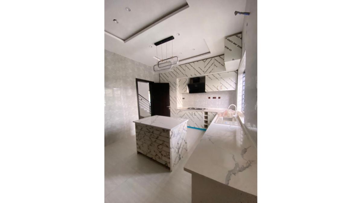 2 bed flat to let, Crown Lodge, Elystan Street - African Land