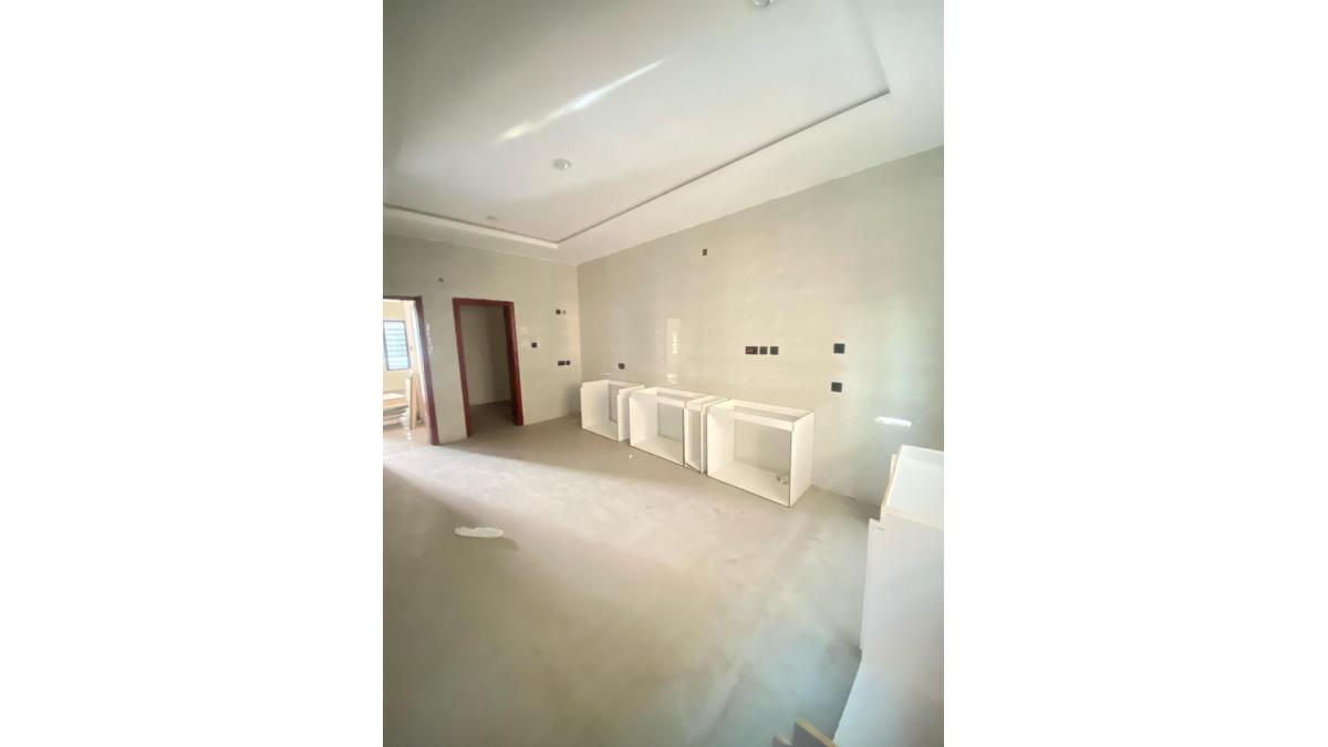 2 bed flat to let, Crown Lodge, Elystan Street - African Land