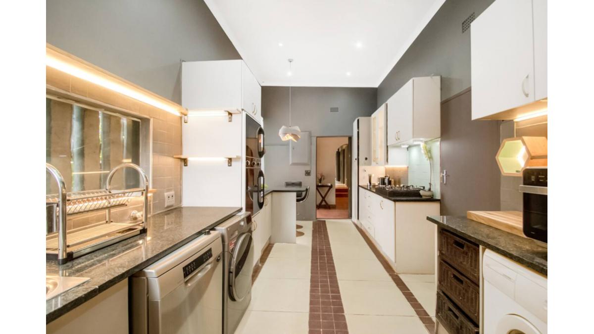 2 bed flat to let, Crown Lodge, Elystan Street - African Land