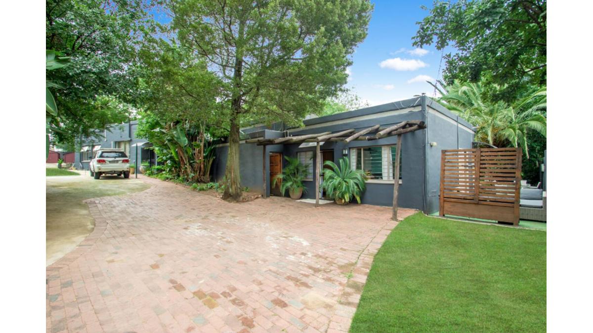 2 bed flat to let, Crown Lodge, Elystan Street - African Land