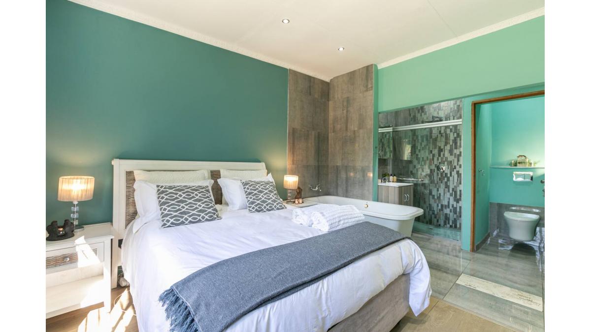 2 bed flat to let, Crown Lodge, Elystan Street - African Land