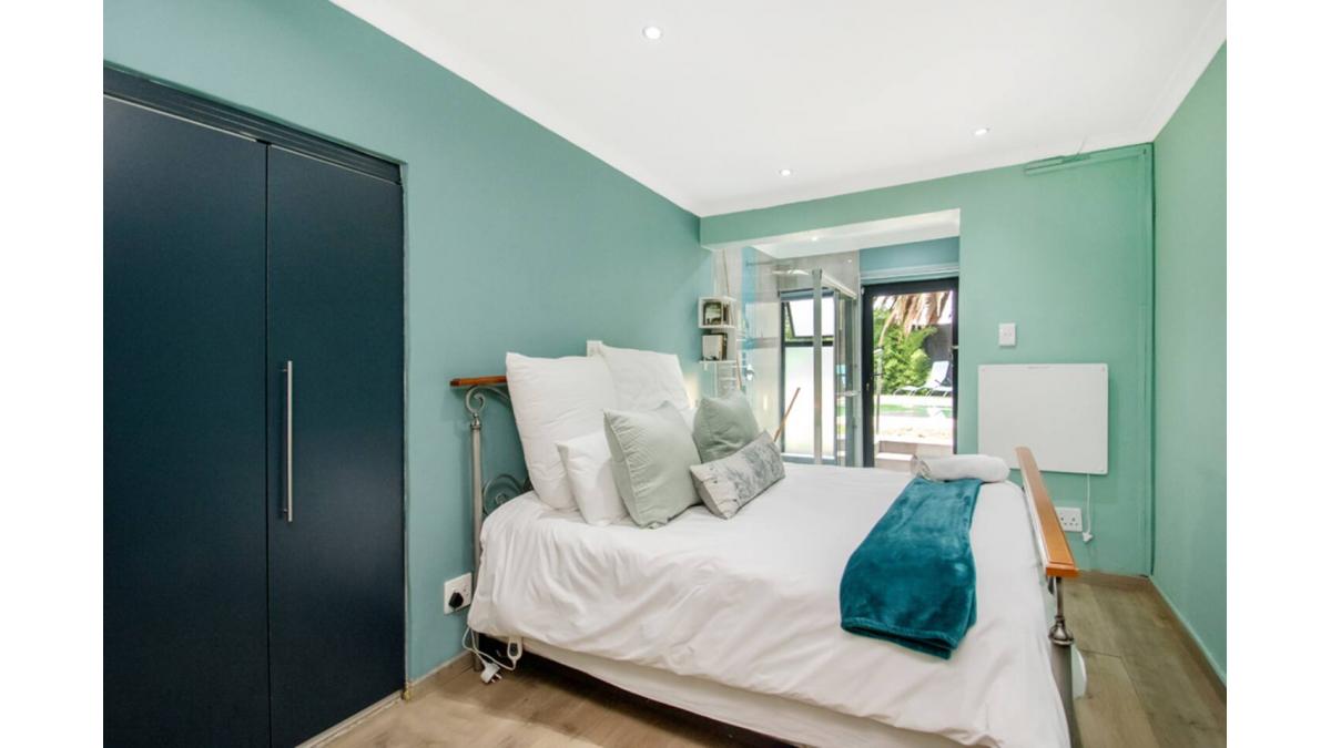 2 bed flat to let, Crown Lodge, Elystan Street - African Land