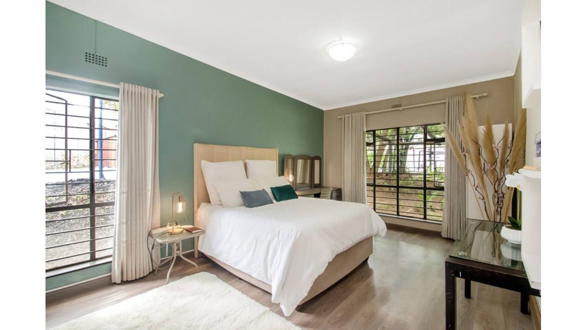 2 bed flat to let, Crown Lodge, Elystan Street - African Land